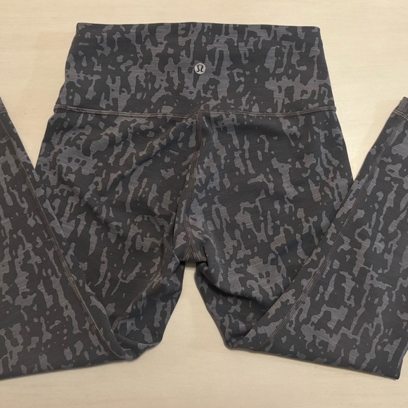 Lululemon Wunder Train High-Rise Tight 25” Gray Camo Print Leggings Size 6 - Picture 5 of 12
